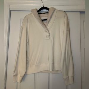 American Eagle pullover‎